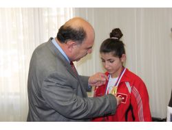 Belediye Başkanı Çelik, Dünya İkincisi Nagihan Cebur’u Ödüllendirdi