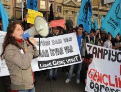 Metrobüs Zammına 'şarkılı-oyunlu' Protesto