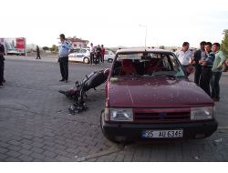 Sındırgı'da Otomobil Motorsikletle Çarpıştı