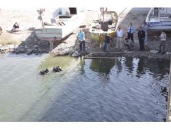 Dalgıçlar Sakarya Nehri'nde Cinayet Silahı Aradı