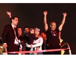 Alex’e Havalimanında Görkemli Uğurlama