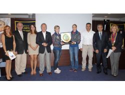 Bayan Hentbolculara Meslek Hizmet Ödülü