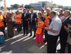 Kermesten Elde Edecekleri Gelirle Fakirlere Bayram Yaptıracaklar