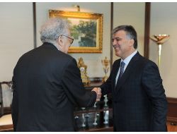 Gül, Arap Ligi Suriye Özel Temsilcisi'ni Kabul Etti!