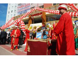 Bakan Ergin, Kardeşler Unlu Mamulleri’nin 7. Şubesinin Açılışını Yaptı