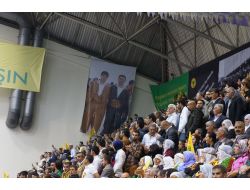 Bdp Kongresi'nde, Öcalan Posteri Asıldı!