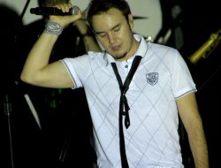 Mustafa Ceceli, Kıbrıs'ta Sevenleriyle Buluştu!