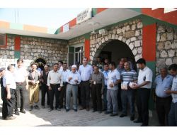 Sıtma Salgını Yaşanan Köye Doktorlar Sineksavar İlacı Dağıttı