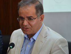 Vali Tapsız: Sınır Hattında 10 Bin Suriyeli, Türkiye’ye Geçmek İçin Bekliyor