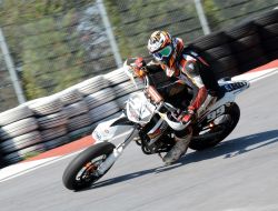 Süpermotocular Şampiyonun Pistini Şenlendirdi