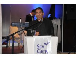 "Kadın Günde 24 Bin Kelime Kullanırken Erkek 12 Bin Kelime Kullanıyor"