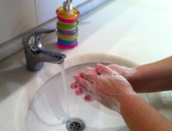 "Enfeksiyon Hastalıkları, Sabunla Bulaşmayan Ellerden Yayılıyor"