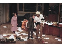 İstanbul Devlet Tiyatrosu Yapımı Profesyonel, İsveç’te Sahnelenecek