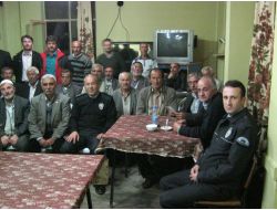 Trafik Polisleri Köy Köy Gezerek Tarım Araçlarını Kullanma Eğitimi Veriyor