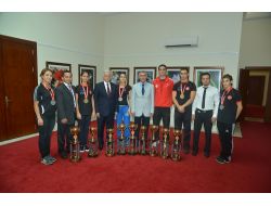 Türkiye Şampiyonları Aldırmaz’ı Ziyaret Etti