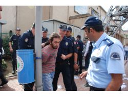 Savaş Karşıtı Gösteri Yapan 4 Kişi Gözaltına Alındı