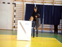 Romanya'da Cumhurbaşkanlığı Seçimlerinde Popescu Da Oy Kullandı!