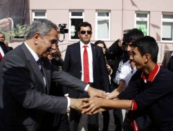 Arınç: Hayırseverler Açısından En İyi Yatırım Eğitim