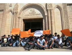 Kürtçe Öğretmen Adaylarından Oturma Eylemi