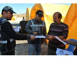 Polisler, Hayvan Pazarında Sahte Paraya Karşı Broşür Dağıttı!