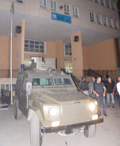 ŞİŞLİ'DE OKULA MOLOTOF ATILDI