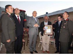 Şehit Topaloğlu’nun Babasına Şehadet Belgesi