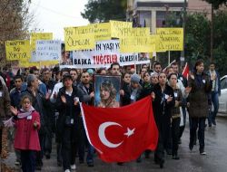 Tuğçe Anlış'ın Yakınları, "yeni Tuğçeler Ölmesin" Yürüyüşü Yaptı