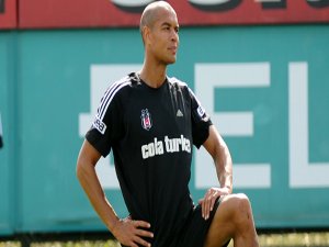 Kartal'a Ferrari çarptı!..