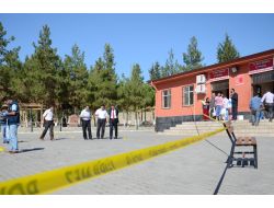 Cezaevi Önünde Pompalı Tüfekle Dehşet Saçtılar: 4 Yaralı