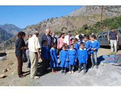 Kozan'da Kardeş Okuldan Köy Okuluna Ziyaret