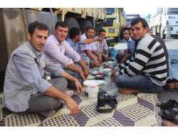 Habur Sınır Kapısı'nda Tır Kuyruğu Oluştu, Şoför Esnafı Çözüm İstiyor