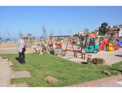 Alaplı Sahil Parkı Çimlendiriliyor