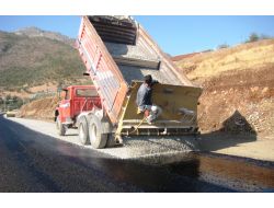 Türkoğlu’nda Köy Yolları Asfaltlanıyor.