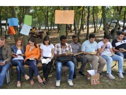 Üniversite Öğrencilerinden ‘okumaya Zamanım Var’ Adlı Kitap Okuma Etkinliği