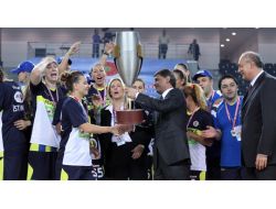 Fenerbahçe, Cumhurbaşkanlığı Kupası'nı Müzesine Götürdü