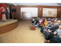 "Çocuklarımızı Söz İle Değil Davranışlarımızla Eğitmeliyiz"