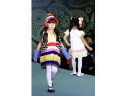 Miniklerin Renkli Defilesi Göz Kamaştırdı