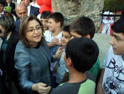 Ayağı Burkulan Bakan Şahin, Bursa’dan Ayrıldı