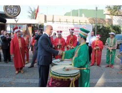 Validen Gençlere Tavsiye: Yanlış Yaptığınızda Eşinizden Özür Dileyin