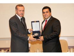 Ak Parti Sivas İl Teşkilatı'na Başbakan Erdoğan'dan Plaket