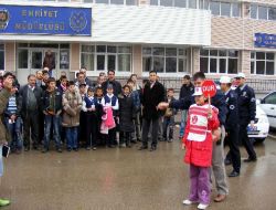 Okulların Giriş Ve Çıkışlarını Minikler Denetleyecek
