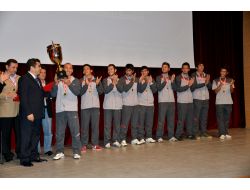 Askf’dan Başkan Arpacıoğlu’na Plaket