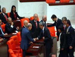 Kürt Açılımını 'ihanet' Olarak Gören Bahçeli, Daha Önce Dtp'liler İle Samimi Pozlar Vermişti!