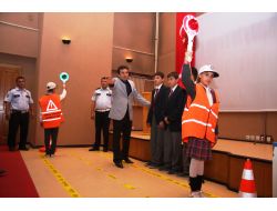 Trafik, Minik Polislere Emanet