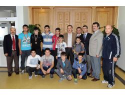 Genç Güreşçiler Bulgaristan’dan 8 Madalyayla Döndü