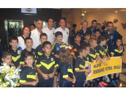Fenerbahçe'yi Bursa'da, Nilüfer Futbol Okulu’nun Minik Sporcuları Karşıladı