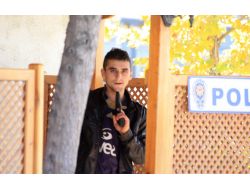 Bayan Memurun Silahını Gaspedip Kafasına Dayadı, Polisleri 4 Saat Uğraştırdı