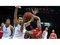 Anadolu Efes: 98 - Olympiacos: 72