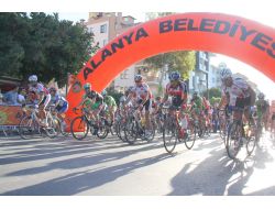 Bisiklette Puanlı Yol Yarışları Alanya'da Başladı