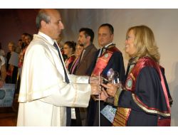 Uludağ Üniversitesi'nden 400 Kişiye Başarı Ve Hizmet Ödülü